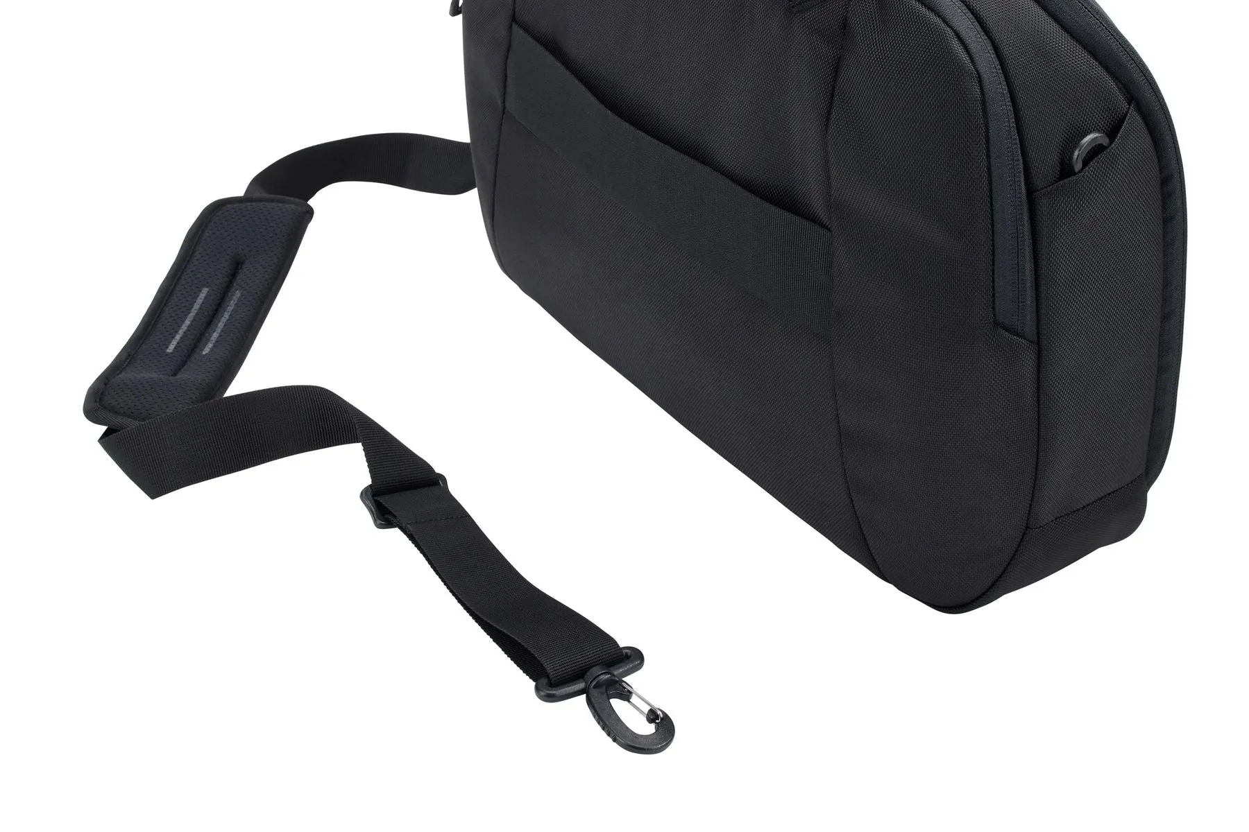 Thule Accent 17L Laptop Bag | Black